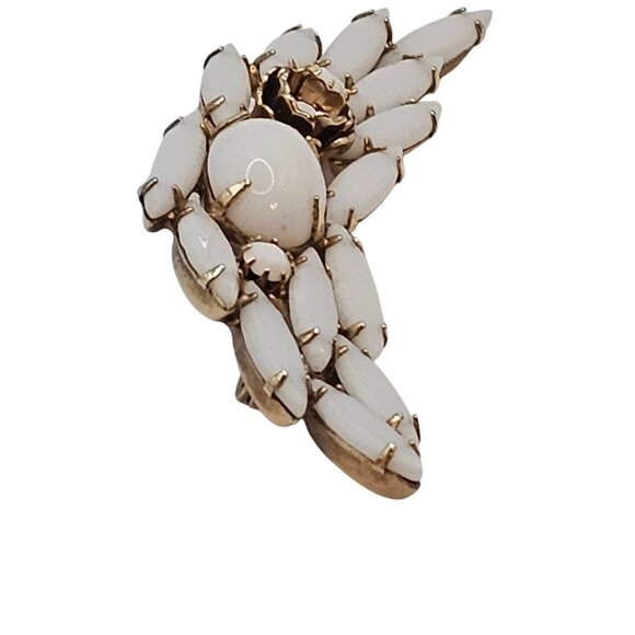 VTG Brooch Elegant Regency Retro White Milk Glass Gold Tone Leaf Floral Classy - Picture 8 of 11